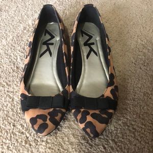 Women’s flats